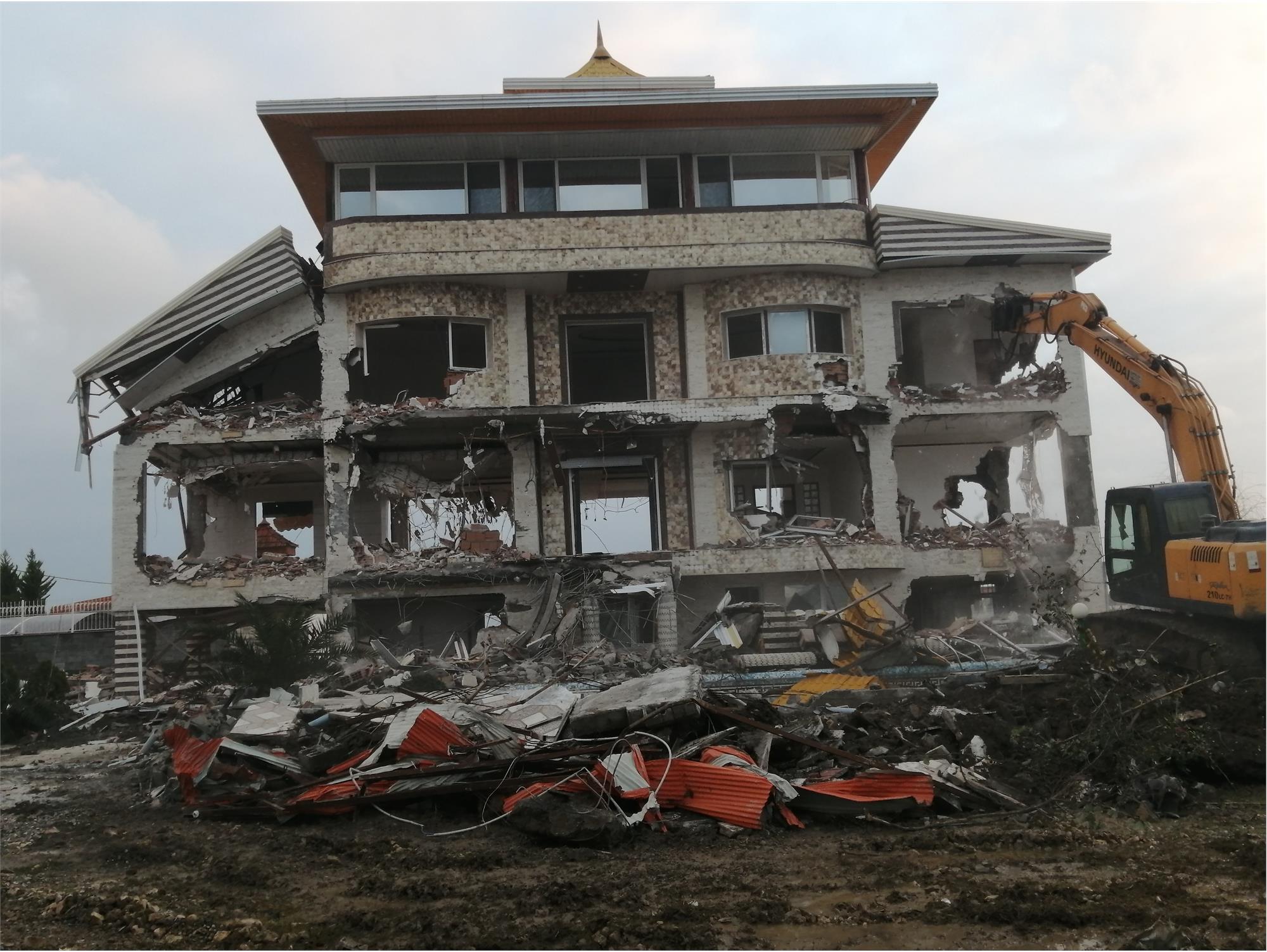 ۱۷۰ تغییر کاربری غیرمجاز اراضی کشاورزی در ساری قلع و قمع شد