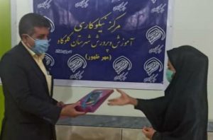 اهدای ۱۱۴ تبلت به دانش آموزان کمتر برخوردار گلوگاه