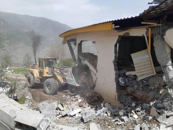 قلع و قمع چهار ویلای غیر مجاز در لاریجان آمل +تصاویر