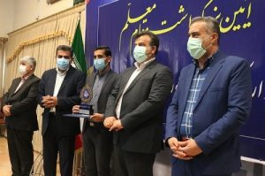 معلم در مسیر آموزش، خود نیز می‌آموزد