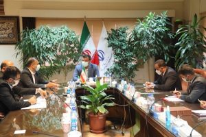 همه ی دستگاه های خدمات رسان، برای تکمیل ورزشگاه ماهفروجک شبانه روزی تلاش کنند