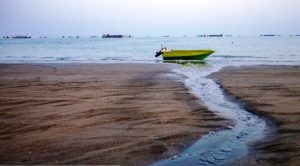 گل آلودگی رودخانه‌ها سبب تغییر رنگ آب‌های ساحلی چالوس شد