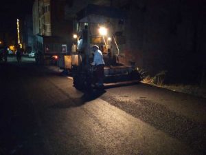 ادامه عملیات آسفالت و ارائه خدمات در مناطق شهری