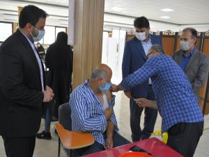 آغاز واکسیناسیون ۳۵۰۰ راننده حمل و نقل درون شهری ساری علیه ویروس کرونا