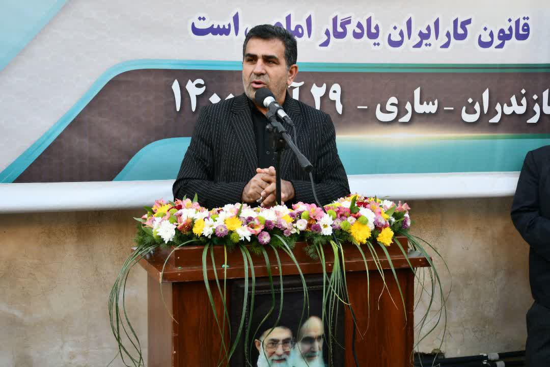 تا زنده ام در کنار کارگران هستم