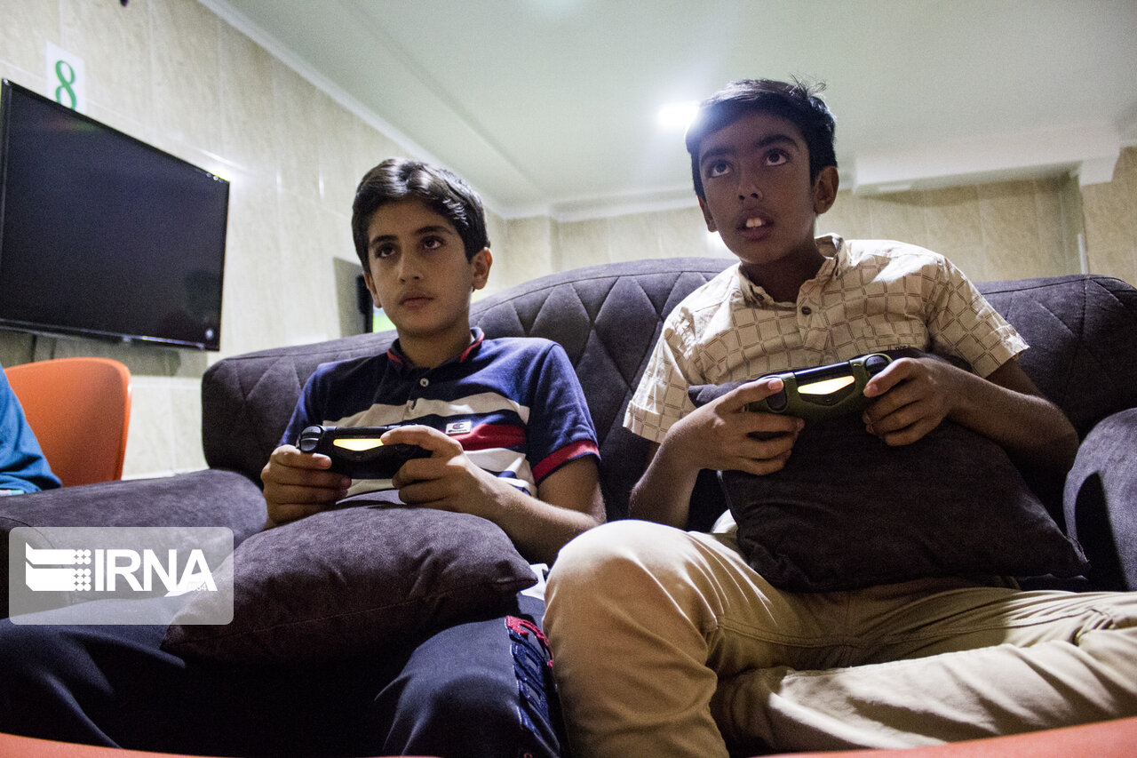 هزارتوی نوجوانی در بحران کرونا