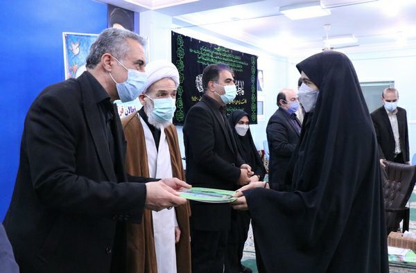 از تعدادی از فعالین حوزه قرآن، عترت و نماز آموزش و پرورش استان تجلیل و قدردانی به عمل آمد