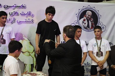 پایان رقابت‌های بین المللی کشتی نوجوانان جام عبدالله موحد