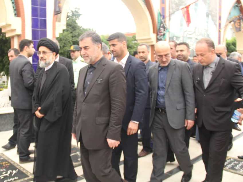 با خدمت به مردم؛ تداوم بخش راه شهدا باشیم