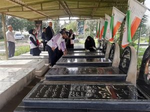 گلزار شهدای روستای بنه کنار فریدونکنار؛ غبارروبی و عطر افشانی شد