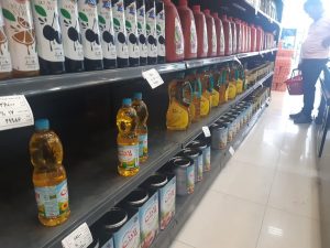 گلایه مردم از کمبود روغن در فروشگاه‌ها