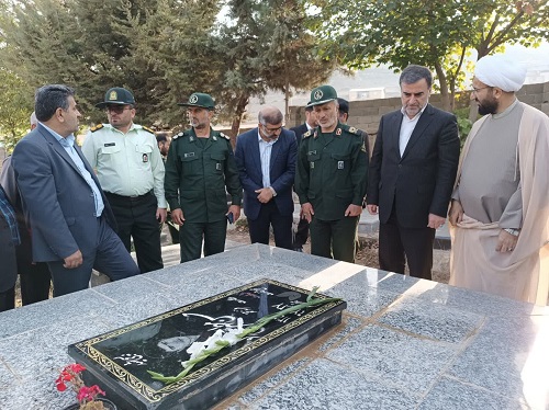 ادای احترام استاندار مازندران در گلزار شهدای کیاسر به مقام شامخ شهدا