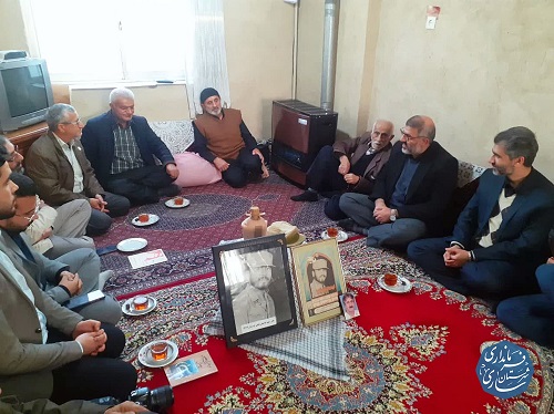 دیدار نوبخت فرماندار مرکز استان با خانواده معظم شهید غلامعلی رحمانی پاجی