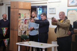 مسابقه تیراندازی با تپانچه بادی در بهزیستی استان مازندران