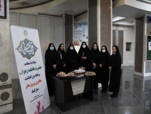 اهدای گُل به بانوان شاغل در شهرداری به مناسبت ولادت حضرت زهرا سلام الله علیها