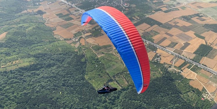 سقوط پاراگلایدر در منطقه سرکت ساری به‌خیر گذشت