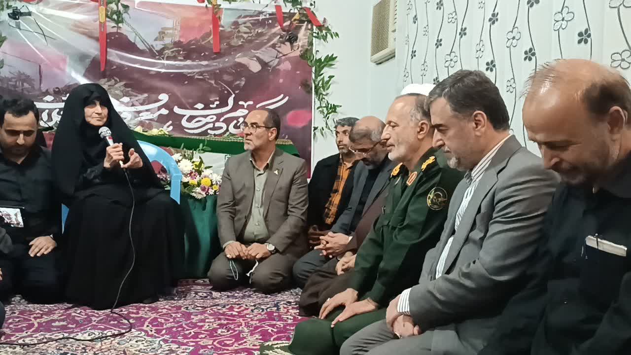 دیدار استاندار مازندران با مادر شهید والامقام ادیبی در شهرستان ساری