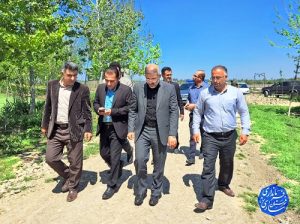 بازدید فرماندار مرکز مازندران از روند بهسازی و لایروبی آبندان روستای ماچک پشت