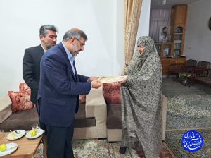 دیدار فرماندار مرکز استان با خانواده های معظم شهدای والامقام “رادمهر” ، اسدی” و رزمنده مدافع حرم خرقه پوش