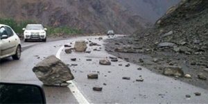 ریزش سنگ در محور کندوان باعث یک فوتی و یک مصدوم شد