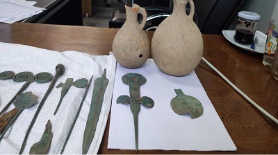 اهدای ۲۸ شی تاریخی متعلق به عصر آهن به یگان حفاظت مازندران