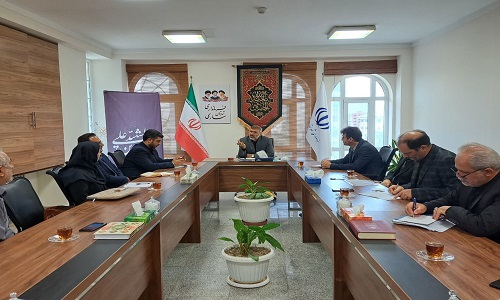 نشست نوبخت فرماندار مرکز استان با مدیرعامل و اعضای هیئت مدیره شرکت آرین شیمی