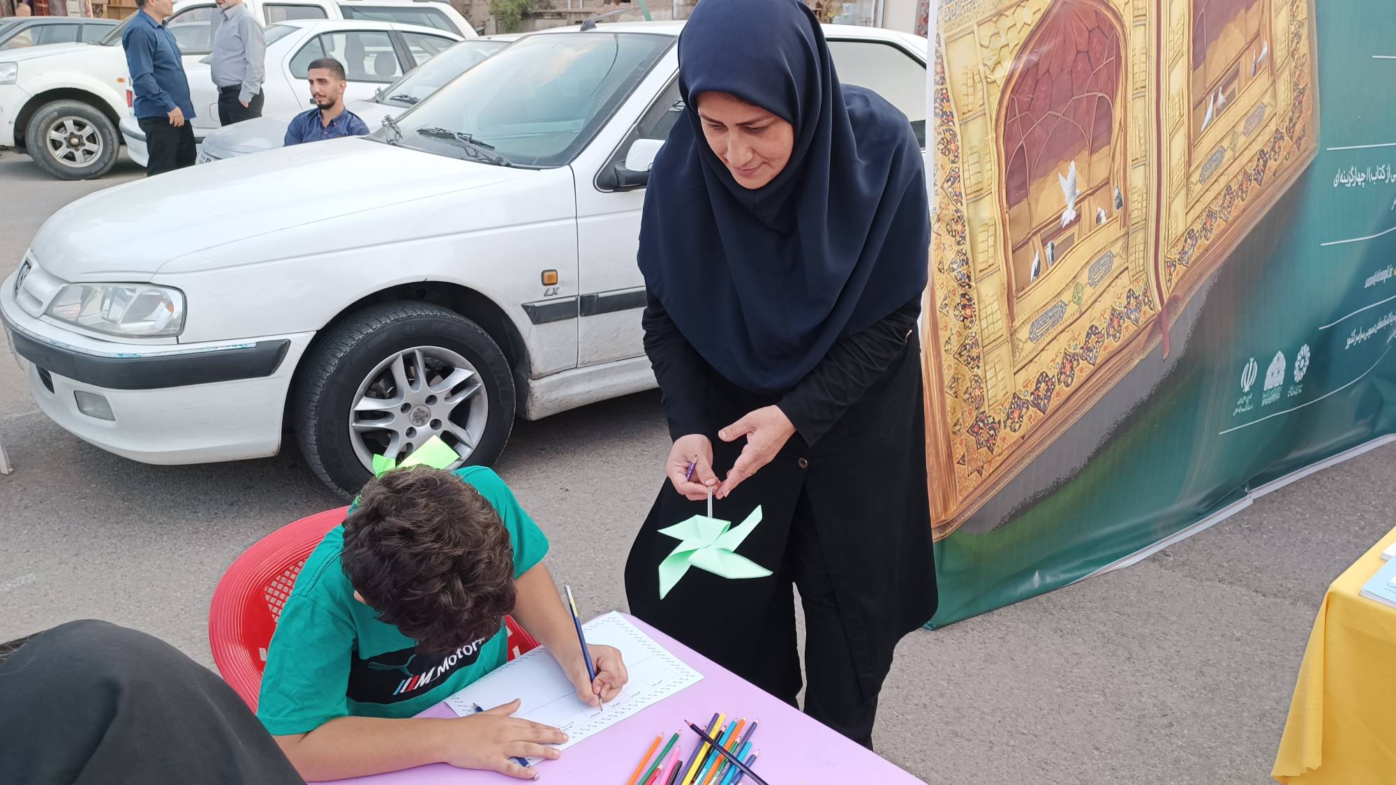 برپائی غرفه‌ی فرهنگی کتابخانه‌های عمومی شهرستان در اجتماع منتظران ساری