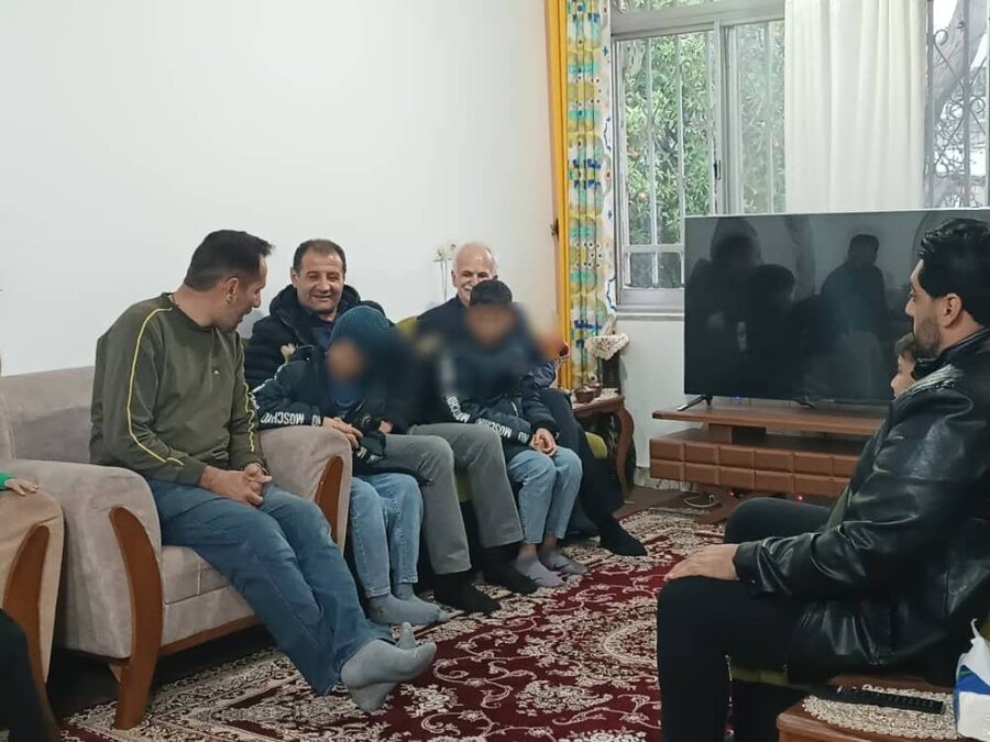 رئیس اداره بهزیستی نوشهر با خانواده شهدا همراه با فرزندان مقیم خانه شهیدان شهرتاش دیدار کرد