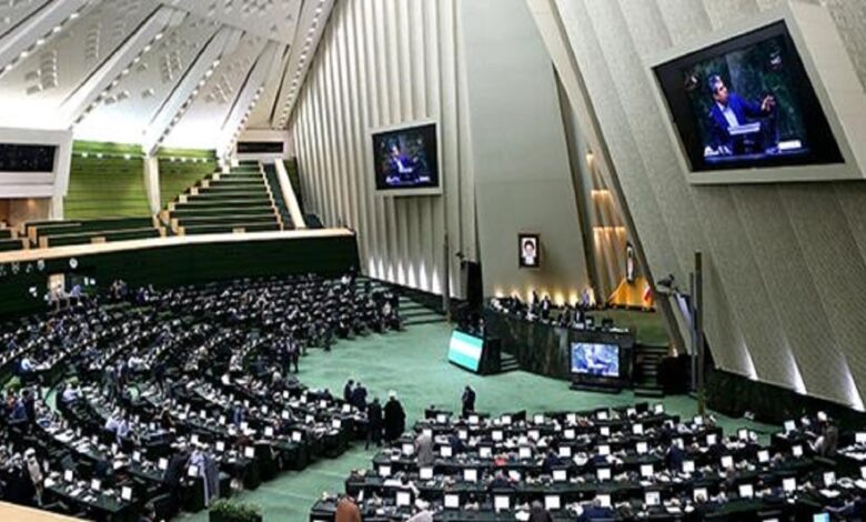 مجلس خدمت گزار؟ / فیاضی: مردم رئیس جمهوری خادم و مردم دار می خواهند/ حسینی پور: گفتمان دولت و مجلس «نو» می شود