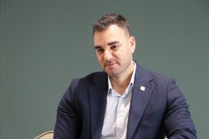 به قلم میثاق هلاکوئی، مدیرعامل زنجیره یکپارچه تولید گوشت مرغ بیتامین/ نقش ساختار پایدار پرورش طیور در اقتصاد