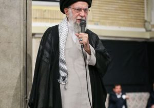 ملت ایران دین و دانش خود را رها نخواهد کرد/ به کوری دشمن خواهیم توانست ایران را به اوج ترقی و افتخار برسانیم