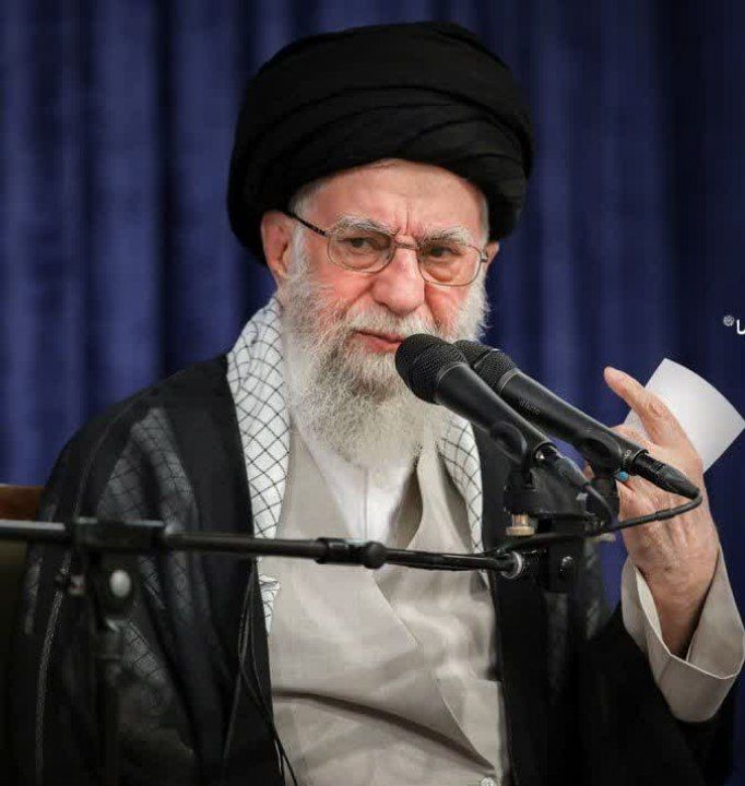 مشت محکم ملت ایران بر دهان توطئه‌گران