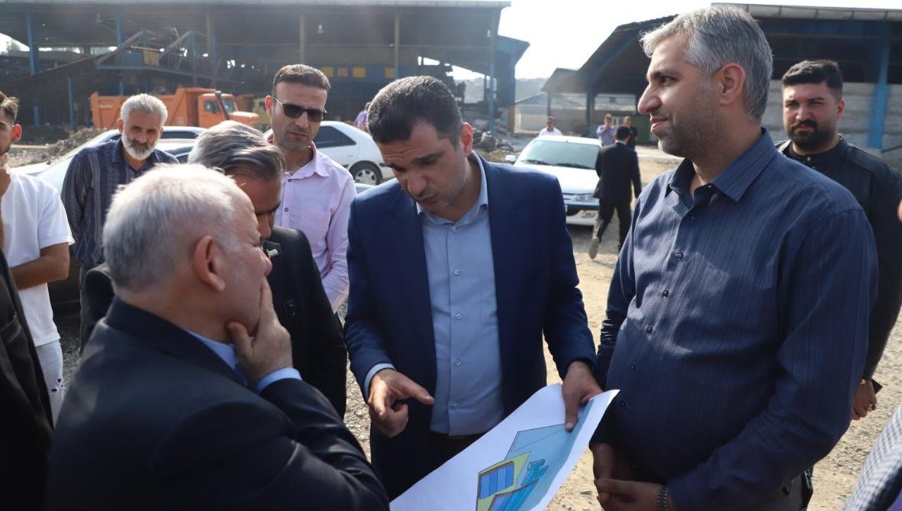 قهرمان زباله‌زدایی؛ استاندار مازندران در سایت قائم‌شهر، از دستان طلایی کاظم علیپور تقدیر کرد