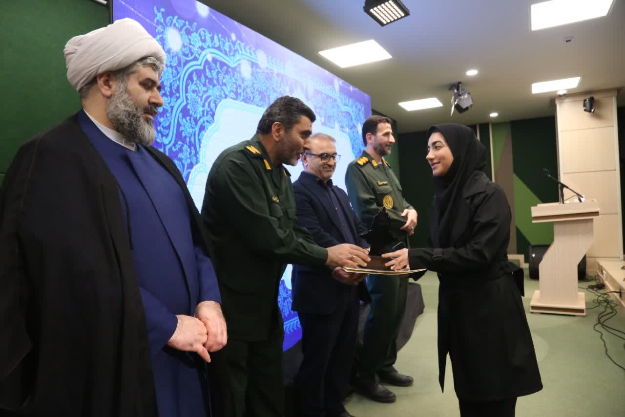کسب «رتبه برتر» سردبیر پایگاه خبری در نمایشگاه «در لباس سربازی»