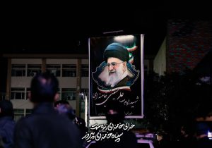 هم داغدار امام شهیدیم و هم در مصاف نبردیم با استکبار جهانی