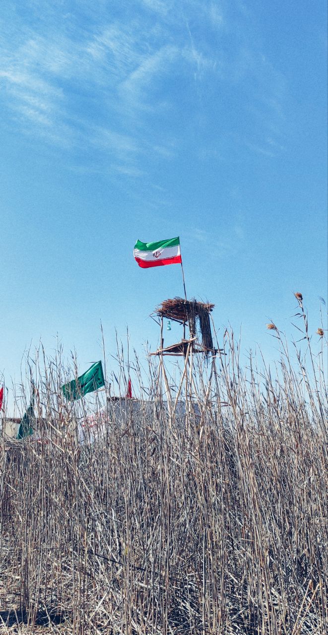 این پرچم، بر زمین نمی ماند!